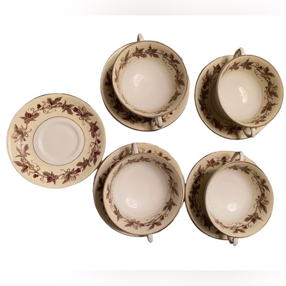 Holly and Ivy Sherwood Fine Bone China soup bowls. Vintage MADE IN England - Picture 1 of 4